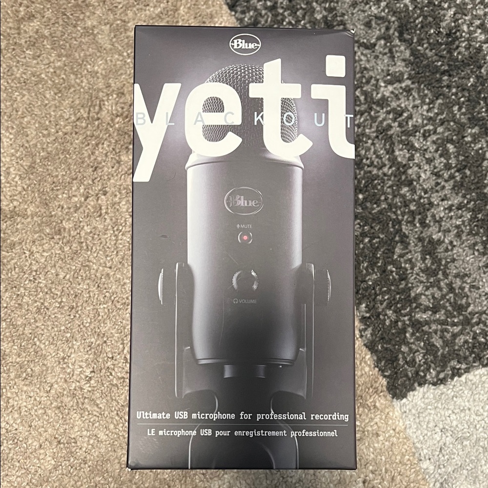 Yeti Blackout USB microphone, NIB!
